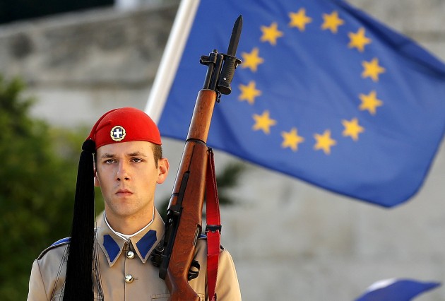 “Μείνει ή φύγει η Ελλάδα η ευρωζώνη κινδυνεύει με διάλυση”